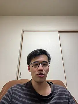 Snapshot of ryusei18570 chatting on 03/09/25, 01:37 ryusei18570 online show from 03/09/25, 01:37