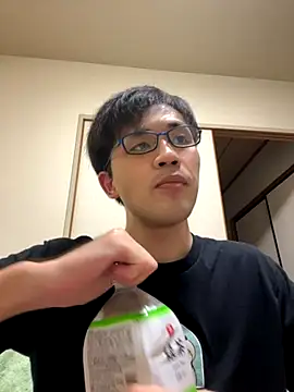 Snapshot of ryusei18570 chatting on 09/23/25, 11:35 ryusei18570 online show from 09/23/25, 11:35