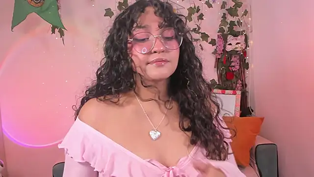 Snapshot of cutepie_uwu_ chatting on 02/26/25, 11:59 cutepie uwu online show from 02/26/25, 11:59