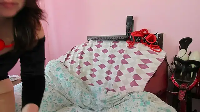 Snapshot of HotSweetAngel chatting on 03/05/25, 07:49 HotSweetAngel online show from 03/05/25, 07:49