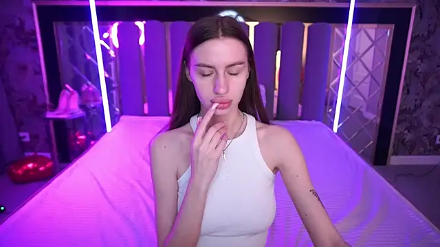 Snow WhiteeeX online show from 04/15/26, 05:36