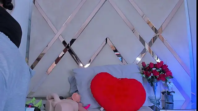 ninaht online show from 10/12/25, 09:25