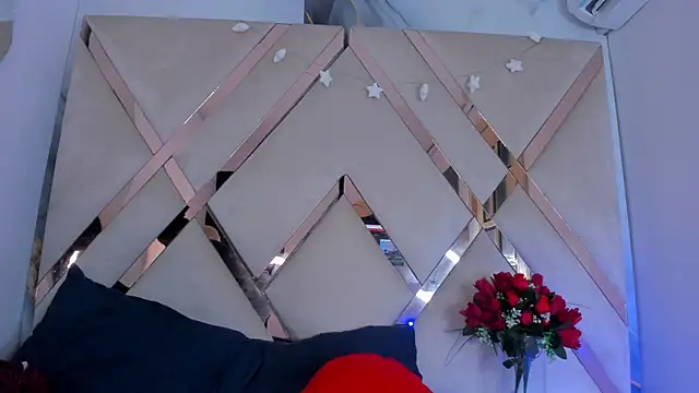 ninaht online show from 11/05/25, 09:04