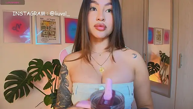 Liujunne2 online show from 05/26/26, 01:34