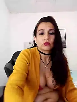 Snapshot of Hikaryfire chatting on 02/01/25, 02:02 Hikaryfire online show from 02/01/25, 02:02