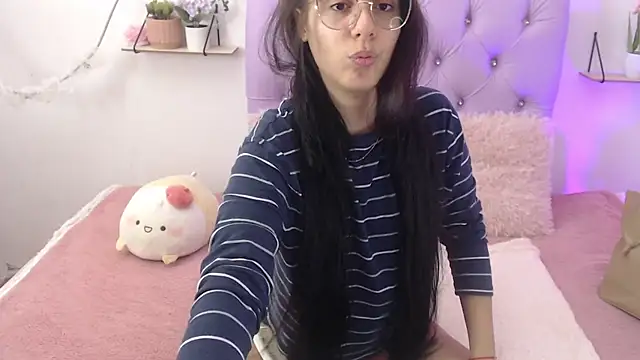 Snapshot of Freyja_01 chatting on 03/21/25, 09:23 Freyja 01 online show from 03/21/25, 09:23