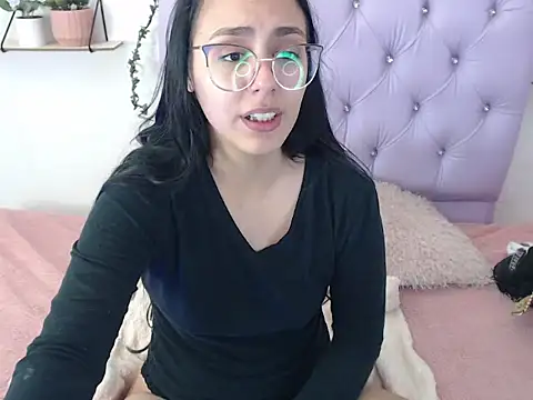 Snapshot of Freyja_01 chatting on 09/14/25, 03:38 Freyja 01 online show from 09/14/25, 03:38