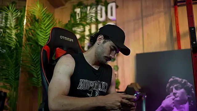 Austin bolt online show from 12/12/24, 02:04