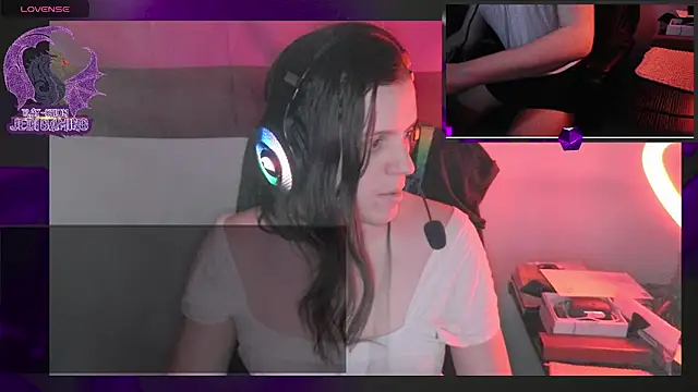 Snapshot of Rae-Suon chatting on 03/03/25, 11:03 Rae-Suon online show from 03/03/25, 11:03