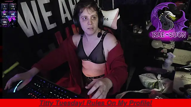 Snapshot of Rae-Suon chatting on 11/28/25, 03:20 Rae-Suon online show from 11/28/25, 03:20