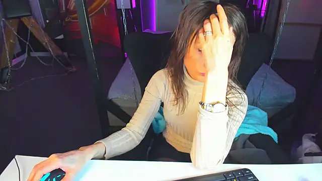 Elizabe th online show from 03/06/25, 05:11