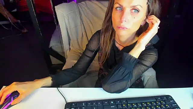 Elizabe th online show from 03/09/25, 11:58