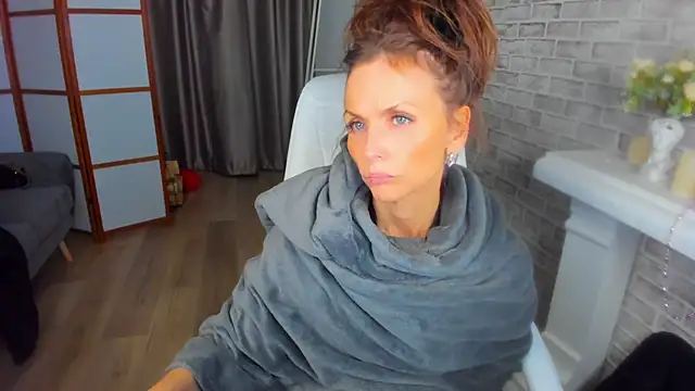 Elizabe th online show from 03/12/25, 04:19