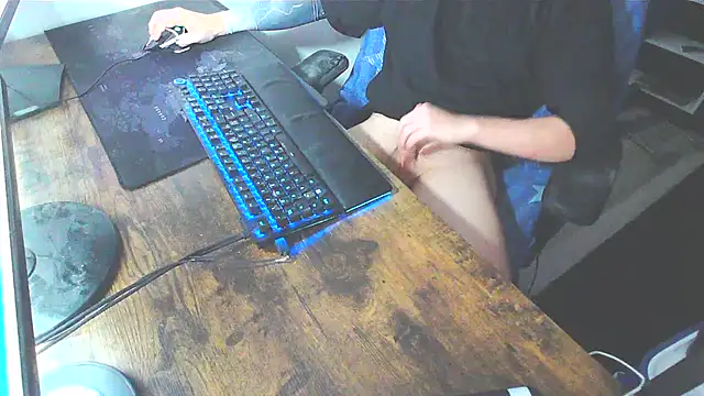 Snapshot of WouldLovetoFuckYou666 chatting on 11/30/25, 11:42 WouldLovetoFuckYou666 online show from 11/30/25, 11:42