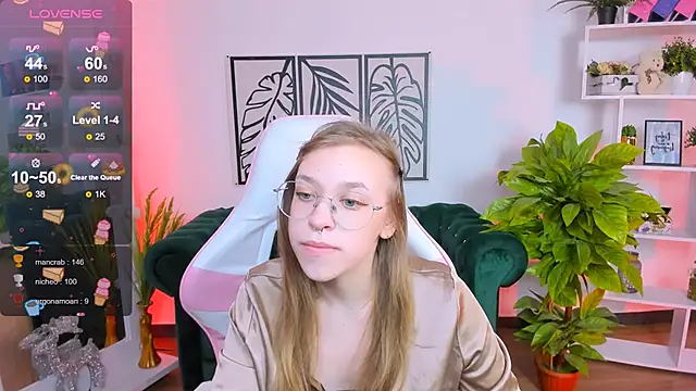 Snapshot of LayriantaVee chatting on 01/19/25, 01:12 LayriantaVee online show from 01/19/25, 01:12