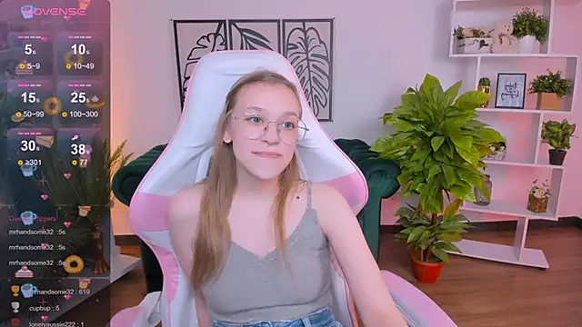 Snapshot of LayriantaVee chatting on 02/02/25, 10:24 LayriantaVee online show from 02/02/25, 10:24