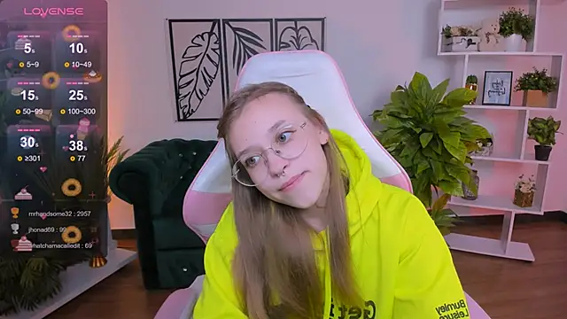 Snapshot of LayriantaVee chatting on 02/02/25, 01:30 LayriantaVee online show from 02/02/25, 01:30