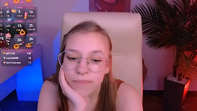 Snapshot of LayriantaVee chatting on 02/05/25, 01:11 LayriantaVee online show from 02/05/25, 01:11