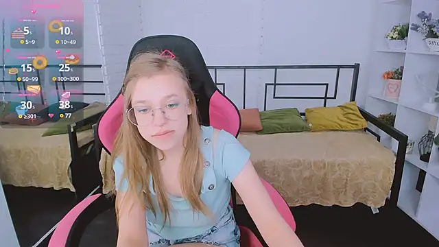 Snapshot of LayriantaVee chatting on 02/06/25, 10:48 LayriantaVee online show from 02/06/25, 10:48