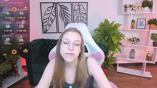 Snapshot of LayriantaVee chatting on 02/16/25, 06:54 LayriantaVee online show from 02/16/25, 06:54