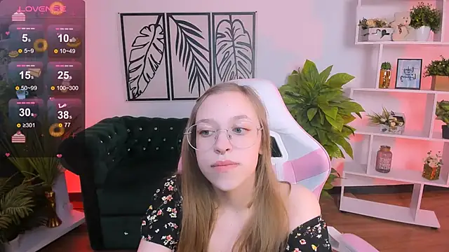 Snapshot of LayriantaVee chatting on 02/22/25, 01:24 LayriantaVee online show from 02/22/25, 01:24