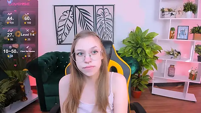 Snapshot of LayriantaVee chatting on 02/23/25, 07:00 LayriantaVee online show from 02/23/25, 07:00