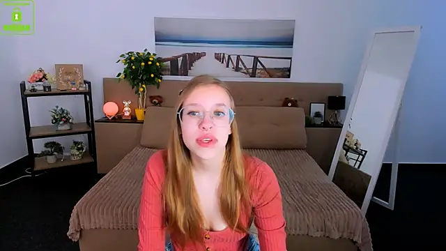 Snapshot of LayriantaVee chatting on 03/01/25, 06:57 LayriantaVee online show from 03/01/25, 06:57