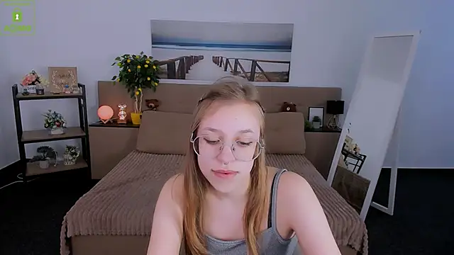 Snapshot of LayriantaVee chatting on 03/02/25, 01:16 LayriantaVee online show from 03/02/25, 01:16