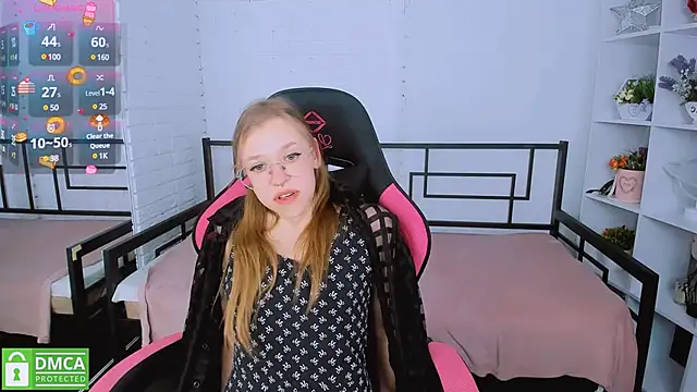 Snapshot of LayriantaVee chatting on 03/11/25, 10:18 LayriantaVee online show from 03/11/25, 10:18