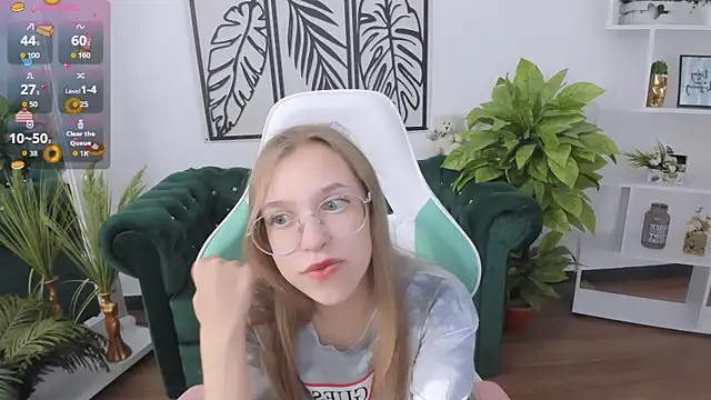 Snapshot of LayriantaVee chatting on 09/16/25, 06:14 LayriantaVee online show from 09/16/25, 06:14