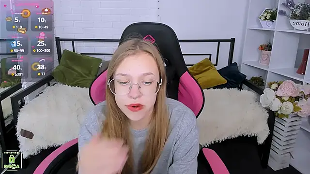 Snapshot of LayriantaVee chatting on 09/17/25, 06:04 LayriantaVee online show from 09/17/25, 06:04