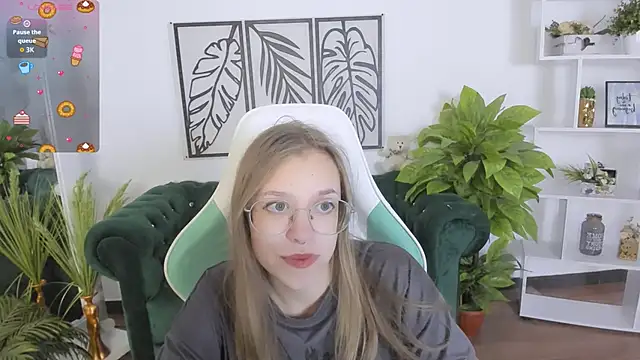 Snapshot of LayriantaVee chatting on 09/18/25, 06:15 LayriantaVee online show from 09/18/25, 06:15