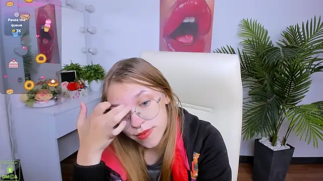 Snapshot of LayriantaVee chatting on 09/28/25, 06:19 LayriantaVee online show from 09/28/25, 06:19