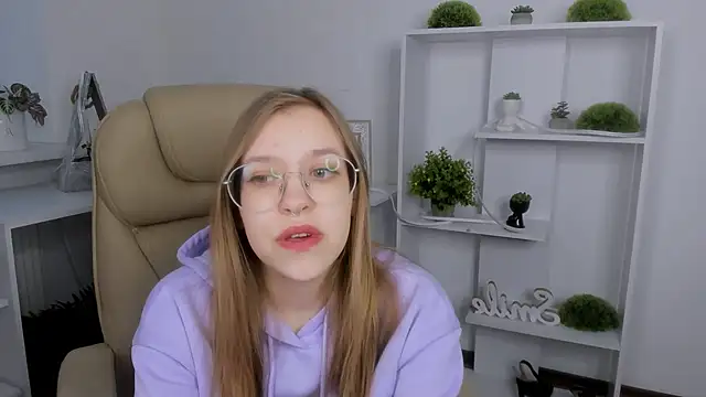 Snapshot of LayriantaVee chatting on 03/30/26, 06:03 LayriantaVee online show from 03/30/26, 06:03