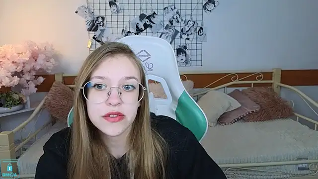 Snapshot of LayriantaVee chatting on 04/12/26, 06:18 LayriantaVee online show from 04/12/26, 06:18