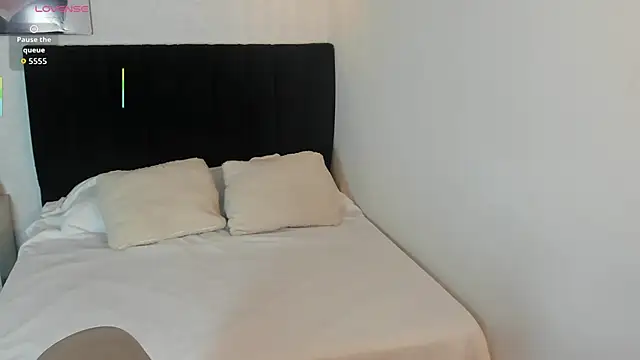 Snapshot of Scarlett__bell chatting on 09/15/25, 01:22 Scarlett bell online show from 09/15/25, 01:22