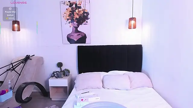 Snapshot of Scarlett__bell chatting on 09/24/25, 01:36 Scarlett bell online show from 09/24/25, 01:36