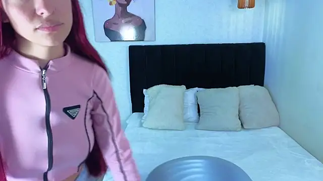 Snapshot of Scarlett__bell chatting on 10/01/25, 01:17 Scarlett bell online show from 10/01/25, 01:17