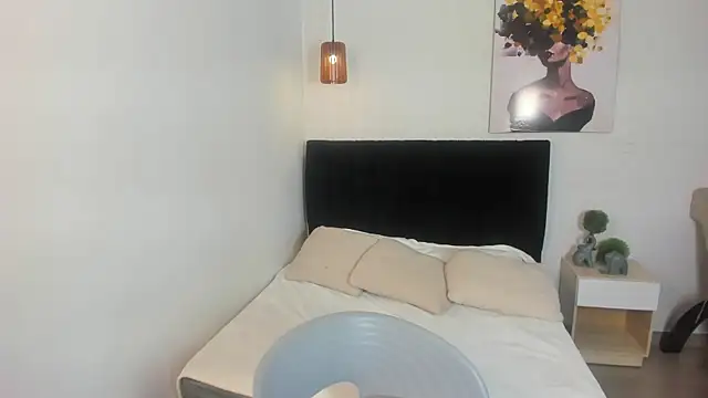 Snapshot of Scarlett__bell chatting on 10/22/25, 01:22 Scarlett bell online show from 10/22/25, 01:22