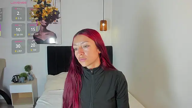 Snapshot of Scarlett__bell chatting on 10/28/25, 01:14 Scarlett bell online show from 10/28/25, 01:14