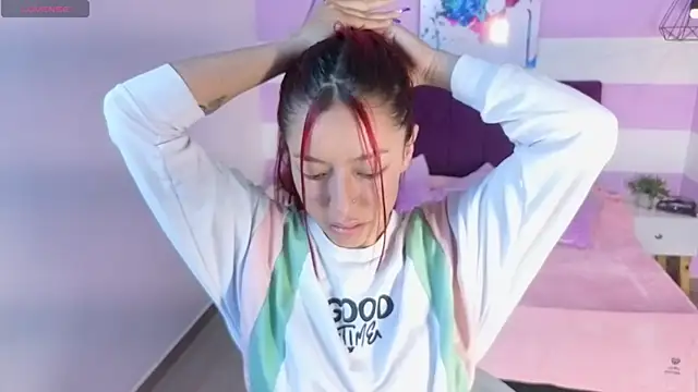 Snapshot of Scarlett__bell chatting on 11/24/25, 01:22 Scarlett bell online show from 11/24/25, 01:22