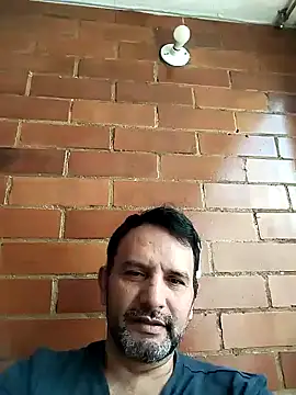 Snapshot of RogueTraveler chatting on 01/19/25, 06:32 RogueTraveler online show from 01/19/25, 06:32