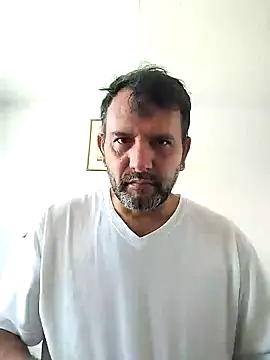 Snapshot of RogueTraveler chatting on 01/22/25, 04:02 RogueTraveler online show from 01/22/25, 04:02