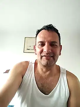 Snapshot of RogueTraveler chatting on 01/27/25, 06:20 RogueTraveler online show from 01/27/25, 06:20