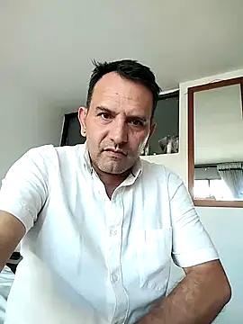 Snapshot of RogueTraveler chatting on 01/27/25, 09:22 RogueTraveler online show from 01/27/25, 09:22