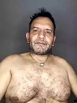 Snapshot of RogueTraveler chatting on 02/03/25, 02:58 RogueTraveler online show from 02/03/25, 02:58