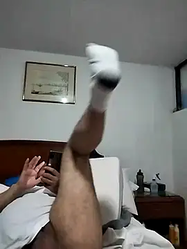 Snapshot of RogueTraveler chatting on 02/13/25, 03:07 RogueTraveler online show from 02/13/25, 03:07