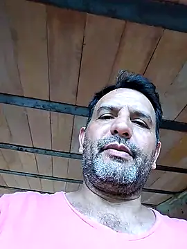 Snapshot of RogueTraveler chatting on 02/23/25, 06:23 RogueTraveler online show from 02/23/25, 06:23