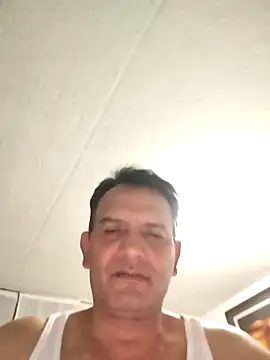 Snapshot of RogueTraveler chatting on 02/27/25, 12:32 RogueTraveler online show from 02/27/25, 12:32