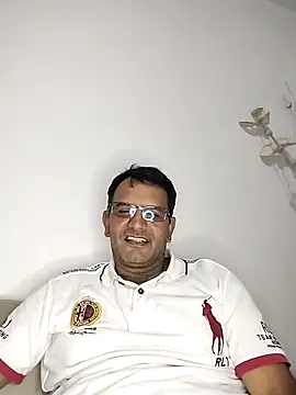 Snapshot of RogueTraveler chatting on 03/03/25, 06:04 RogueTraveler online show from 03/03/25, 06:04